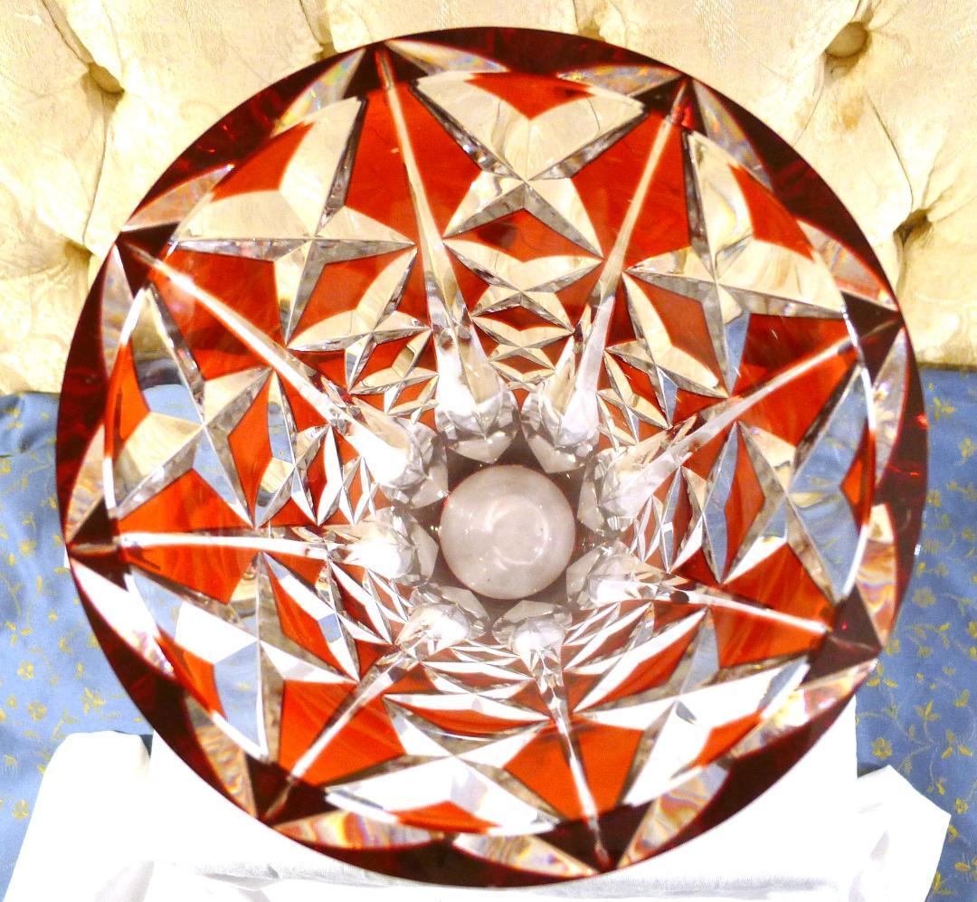 クリスタルの女王【サンルイクリスタル】高級レッドカラーフラワーベース（専用箱付）