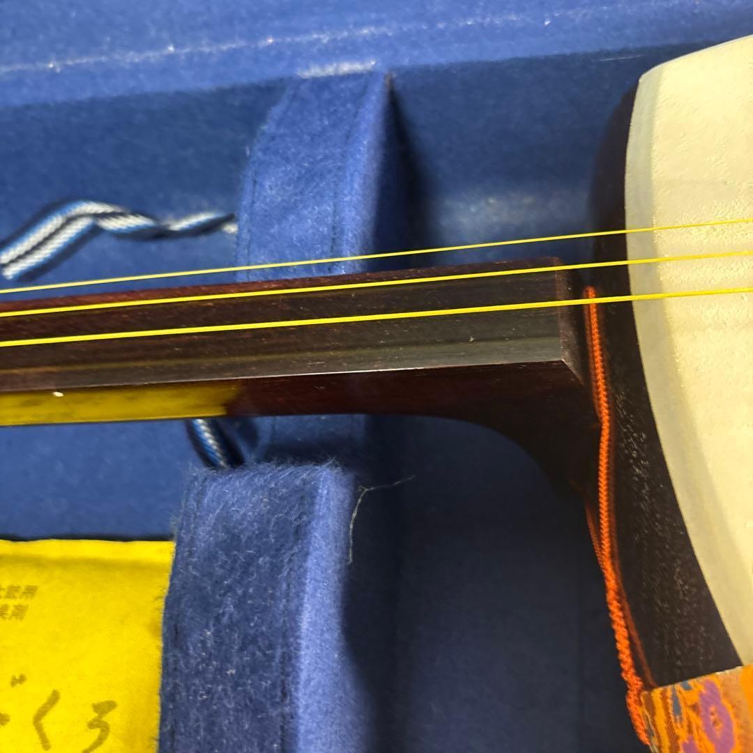三味線 紫檀 丸打胴 弦楽器 和楽器 ハードケース 付属品 付き