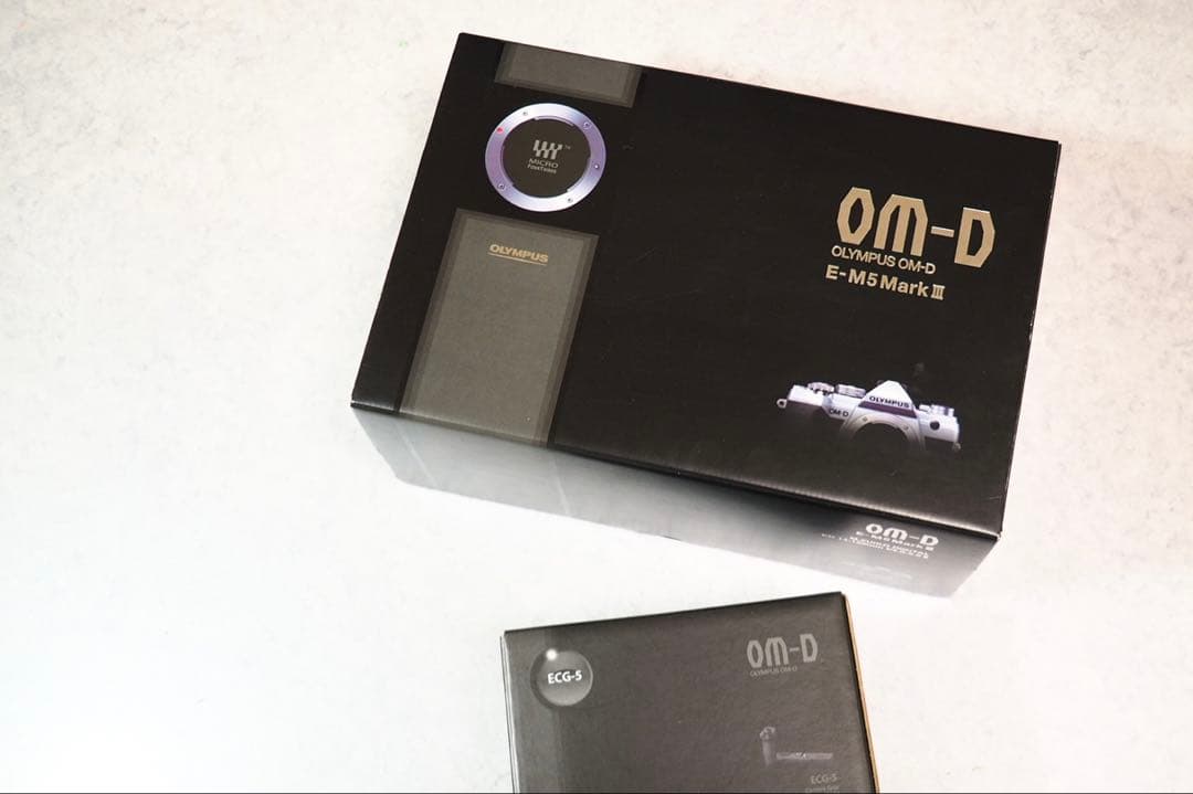 【値下げ】オリンパス E-M5 Mark III シルバー＋ECG-5
