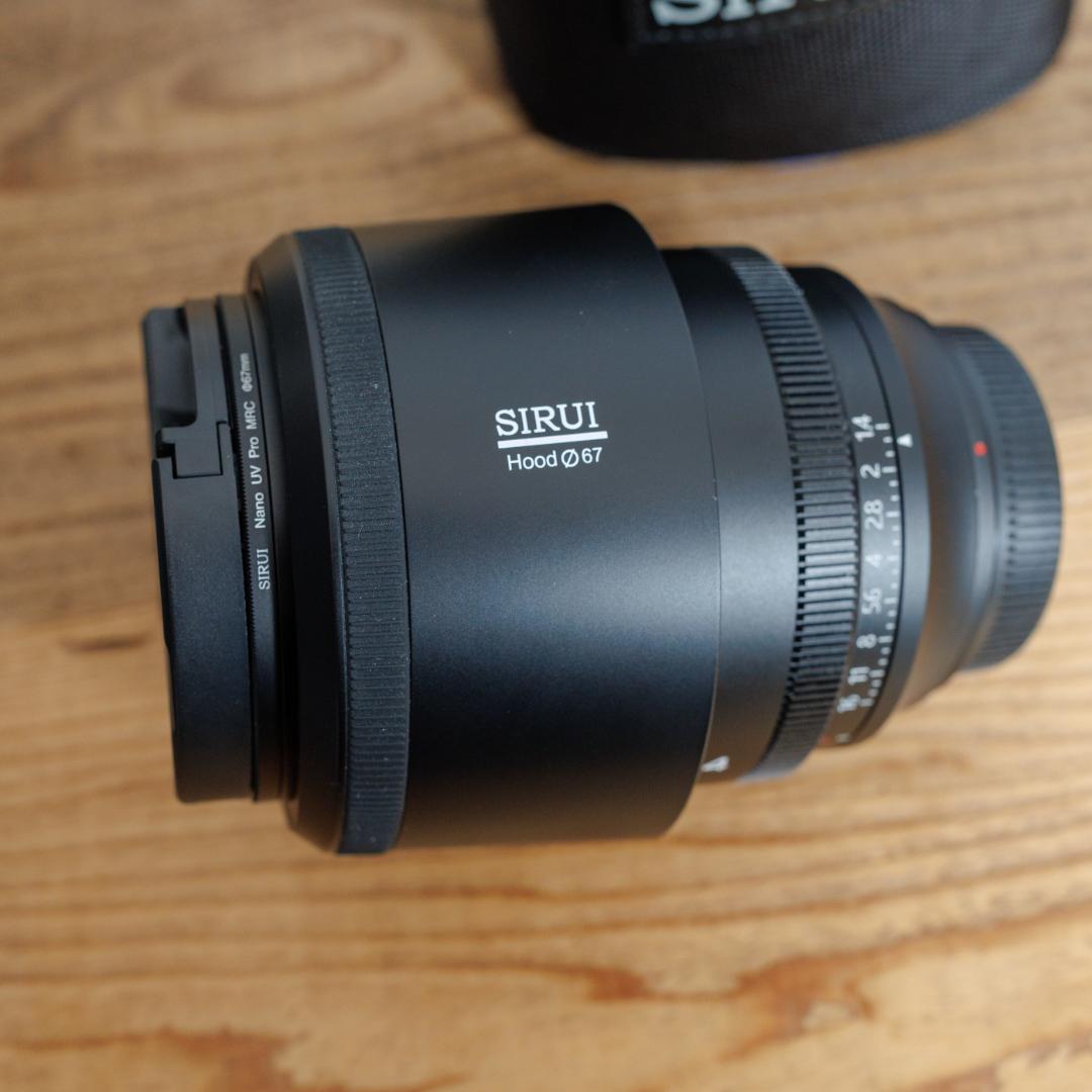 美品 SIRUI Aurora 85mm F1.4 Xマウントレンズ おまけ付き