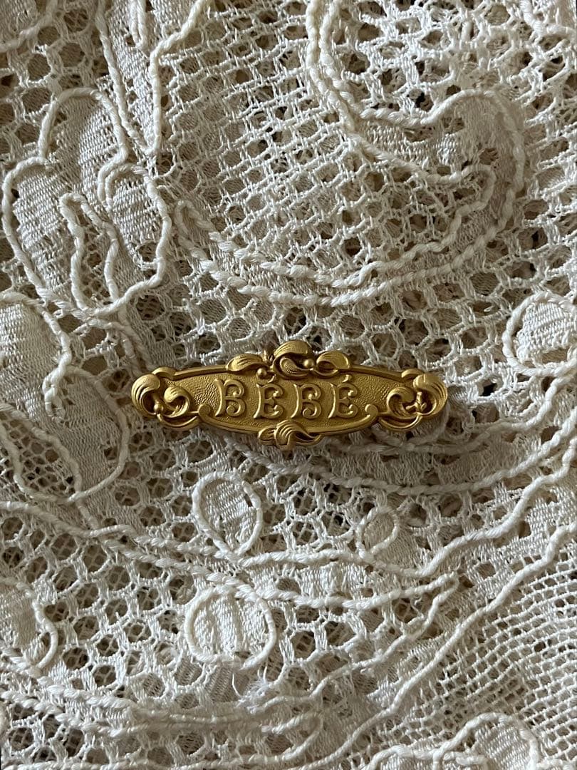 フランスアンティーク ヤドリギ べべちゃん ブローチ　クリスマス