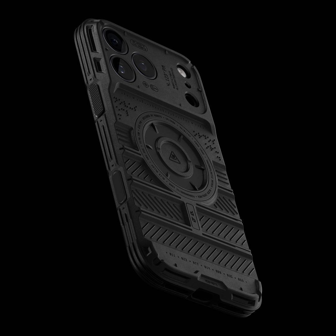 iPhoneアクセサリー dbrand TANK CASE with NAPALM BUTTON