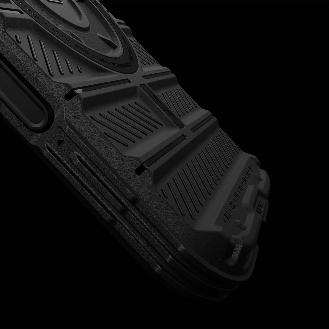 iPhoneアクセサリー dbrand TANK CASE with NAPALM BUTTON