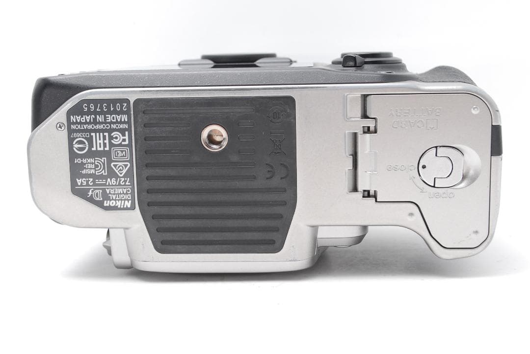 フルサイズセンサー　クラシックデザインと高画質を両立した一眼　Nikon Df