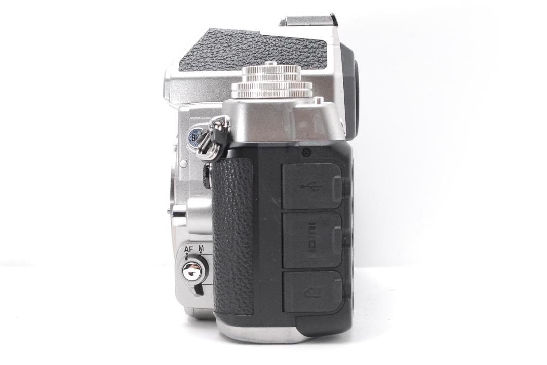 フルサイズセンサー　クラシックデザインと高画質を両立した一眼　Nikon Df