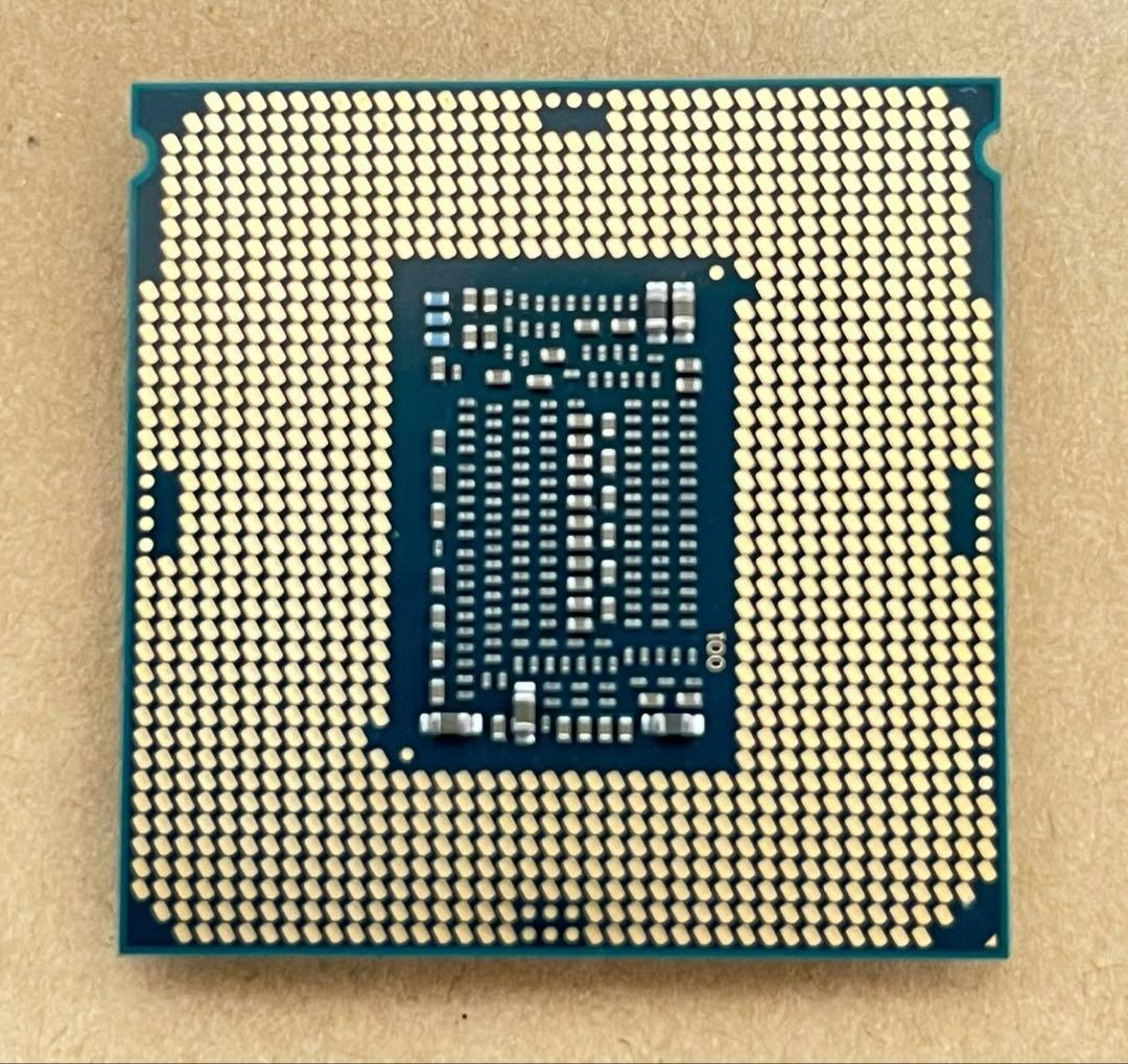 Intel Core i7-8700K 3.70GHz 6コア12スレ