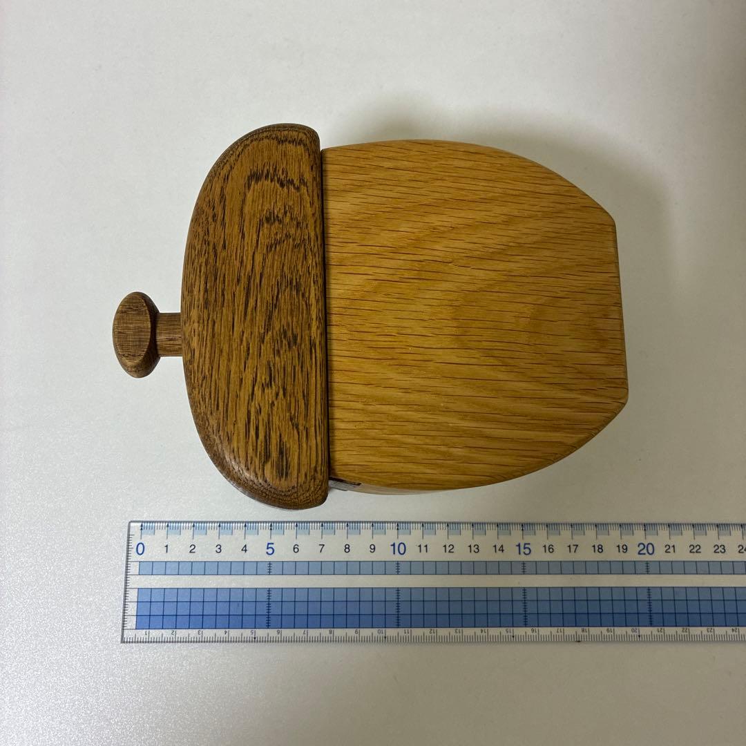 ドングリ型　木製　貯金箱