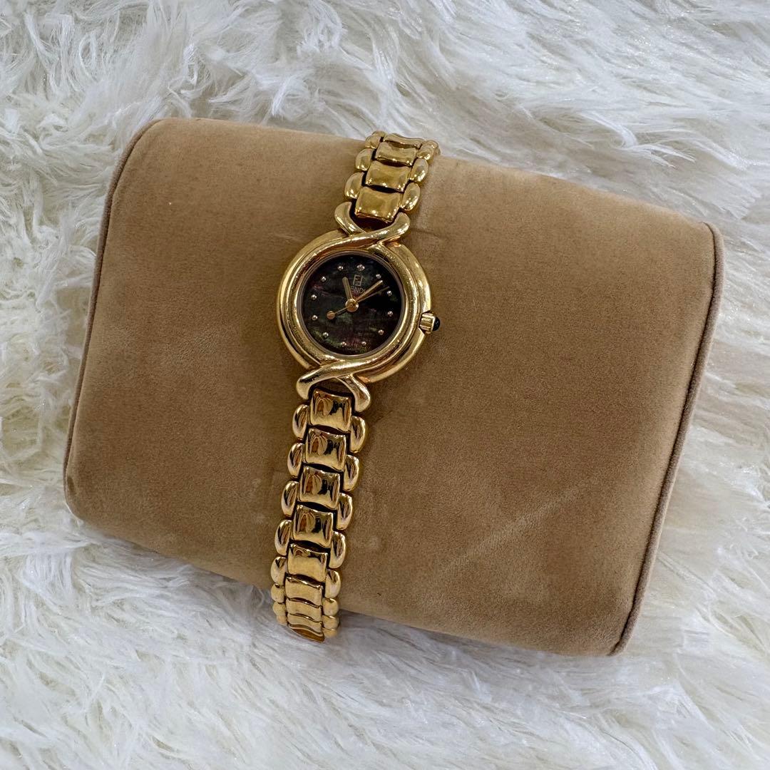【希少】Fendi 700L QZ シェルブラック文字盤 時計 ゴールド