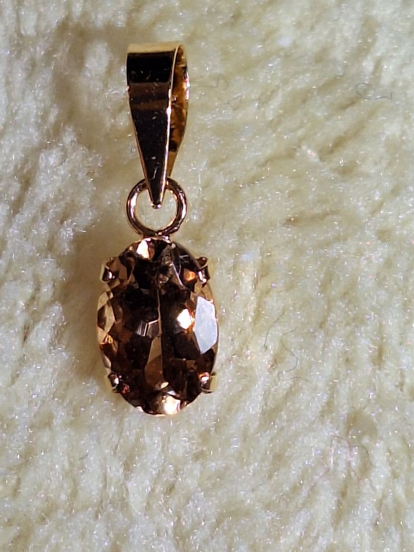 K18YG　カラーチェンジガーネット　ペンダントトップ