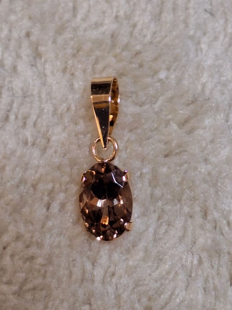 K18YG　カラーチェンジガーネット　ペンダントトップ