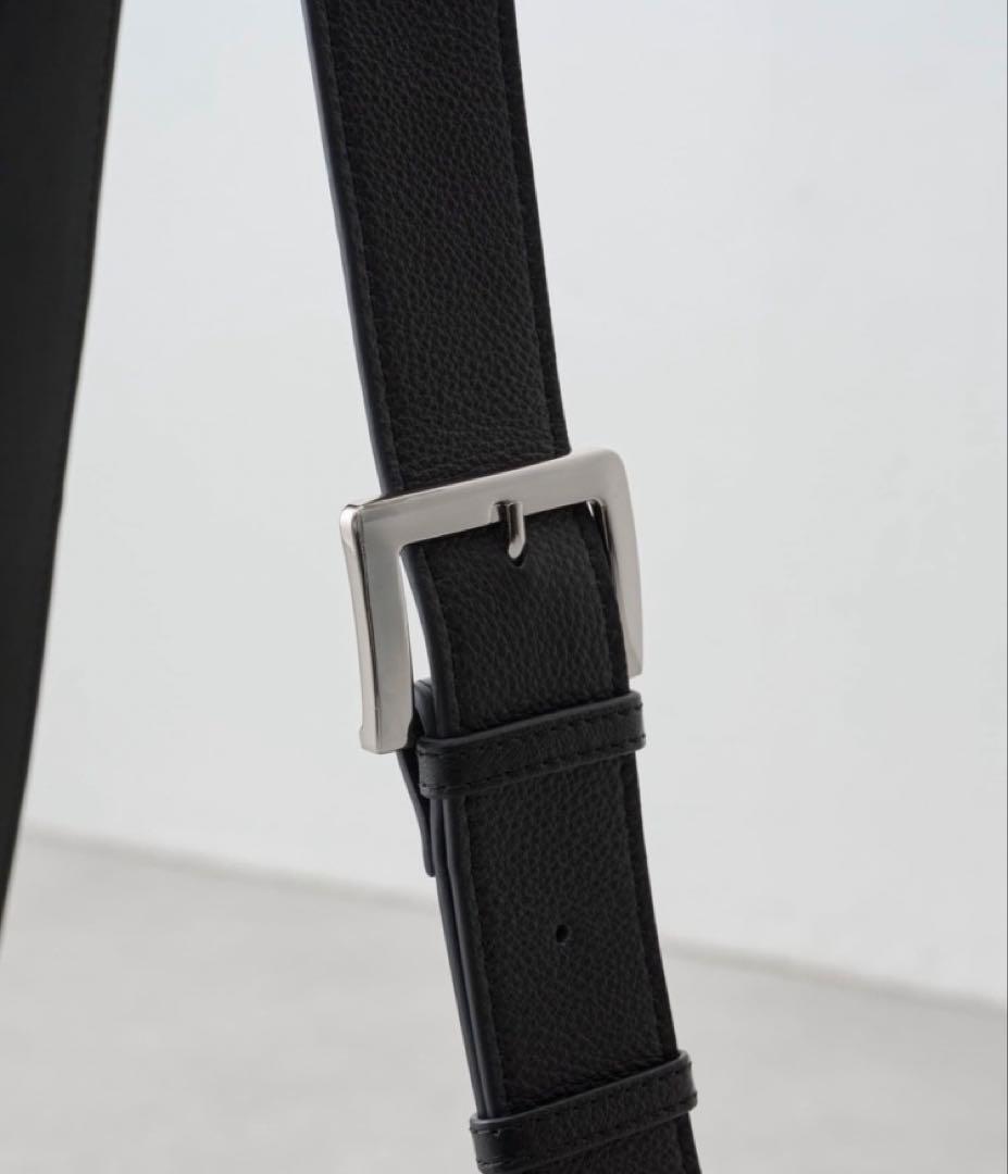 【新品．未開封】BEARDSLEYビアズリー　レザーボディバッグ　ブラック