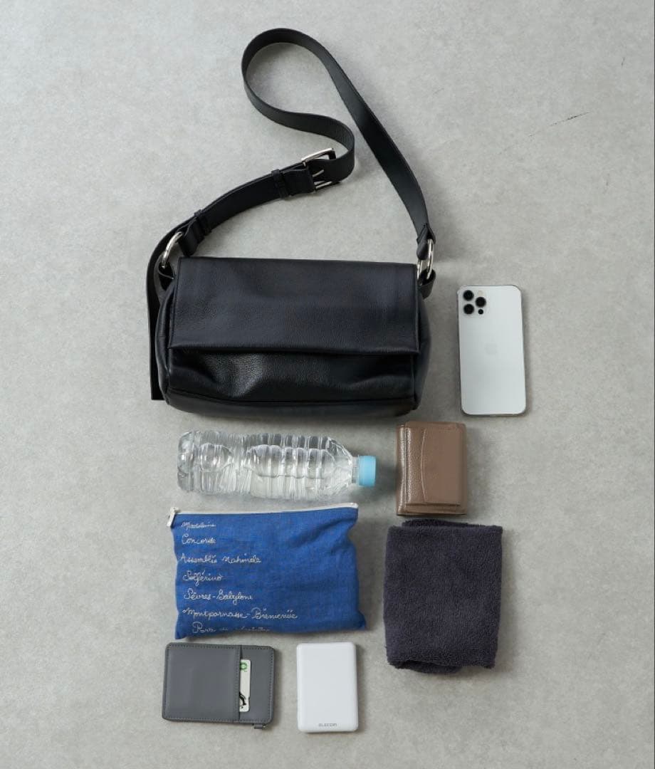 【新品．未開封】BEARDSLEYビアズリー　レザーボディバッグ　ブラック