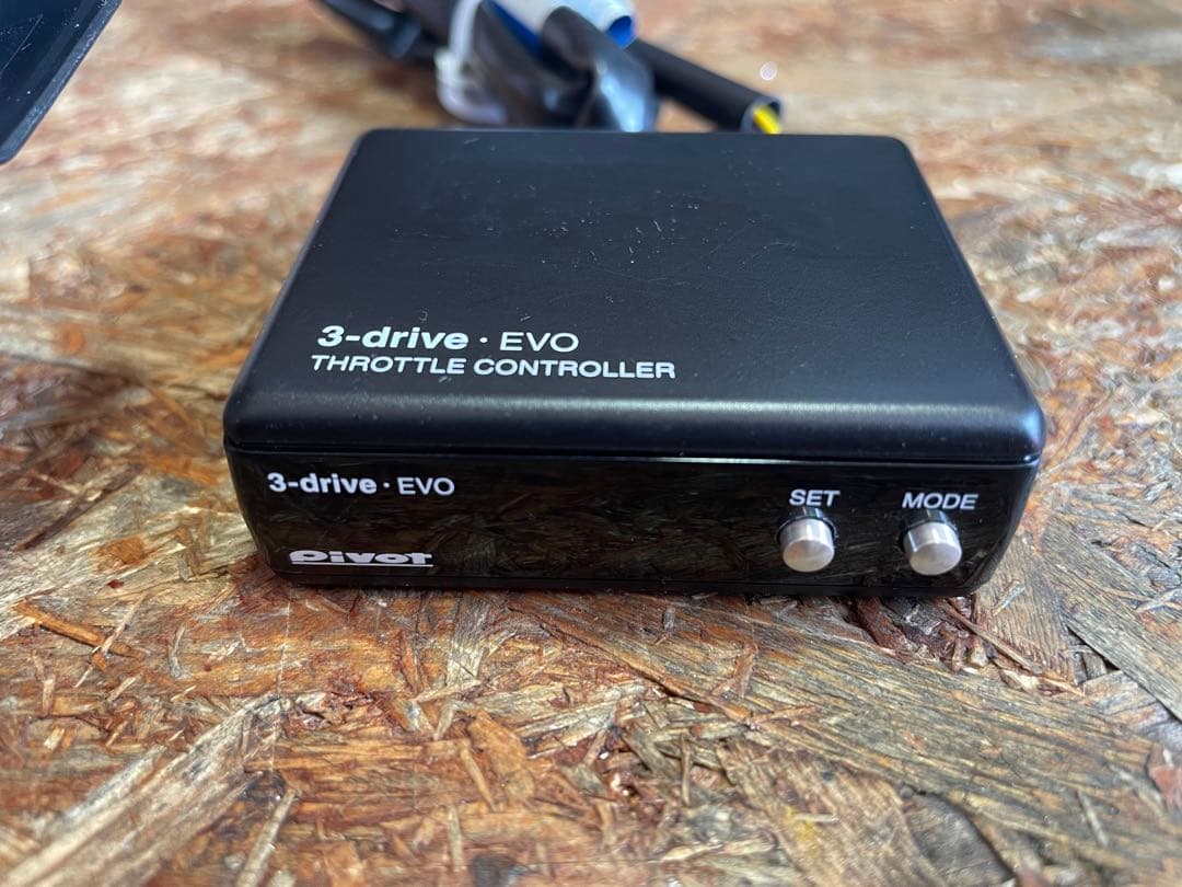 PIVOT 3-drive evo スロコン ベンツ用ハーネス付き