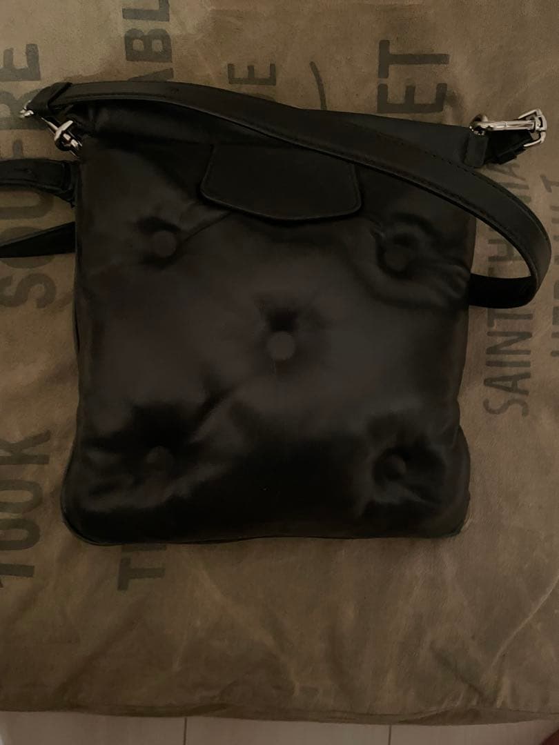 Maison maigiela グラム スラムフラップポケットバッグ