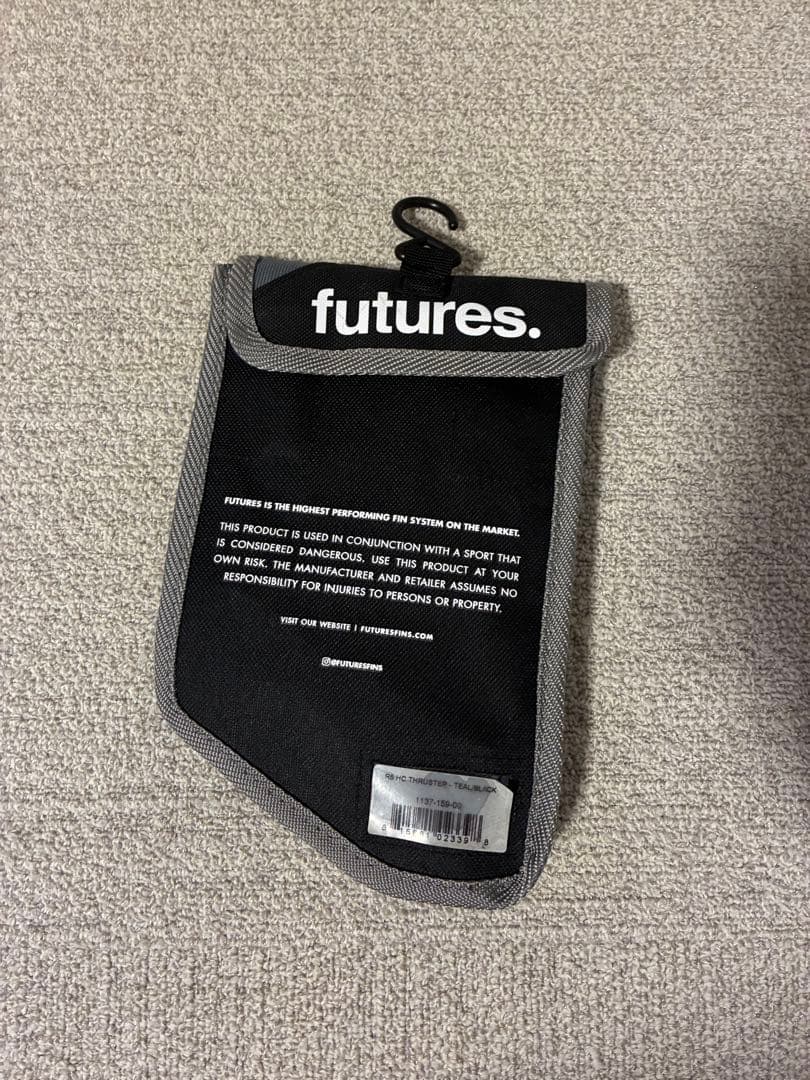 futures フィン　LEGACY R4 Mサイズ