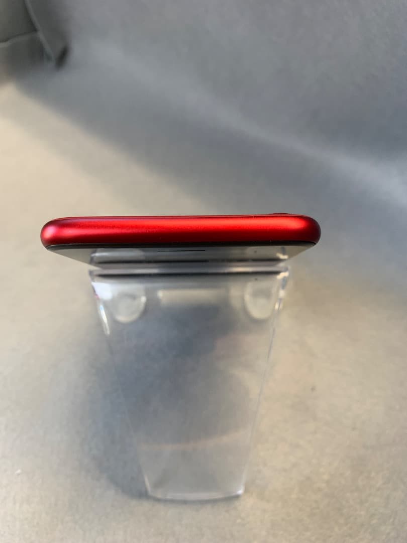 美品　国内版　SIMフリー　iPhoneSE 第3世代　 64GB レッド色