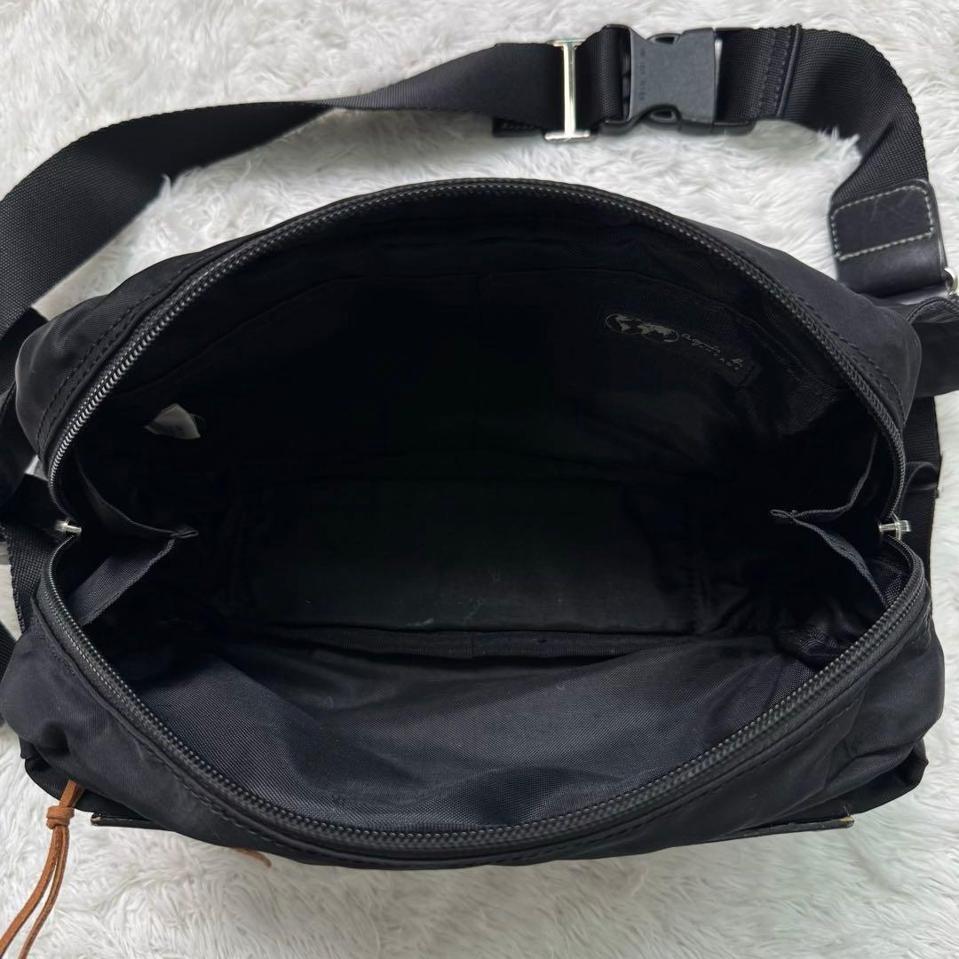 アニエスベーボヤージュ　牛革×ナイロン　ロゴ型押し　軽量クロスボディバッグ黒