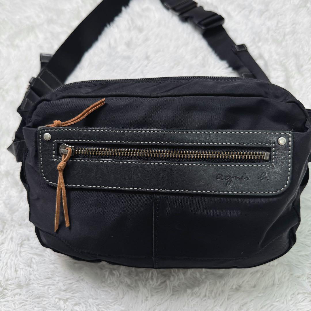 アニエスベーボヤージュ　牛革×ナイロン　ロゴ型押し　軽量クロスボディバッグ黒