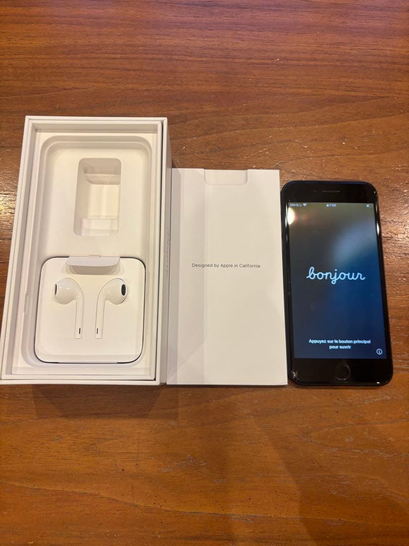 Apple iPhone SE (第2世代) MARVELケース付き