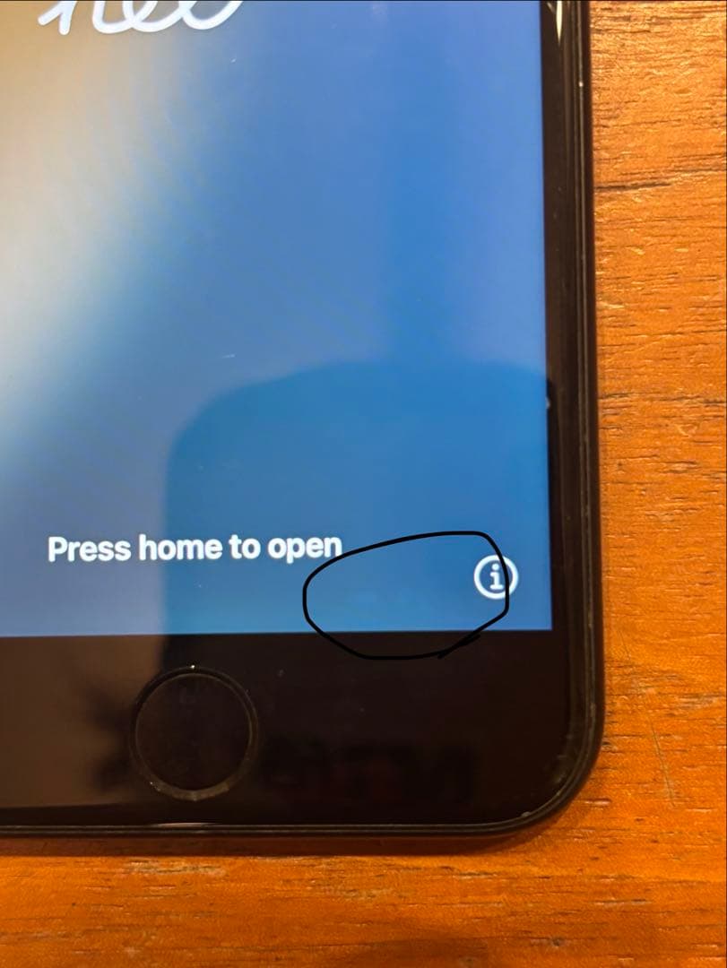 Apple iPhone SE (第2世代) MARVELケース付き