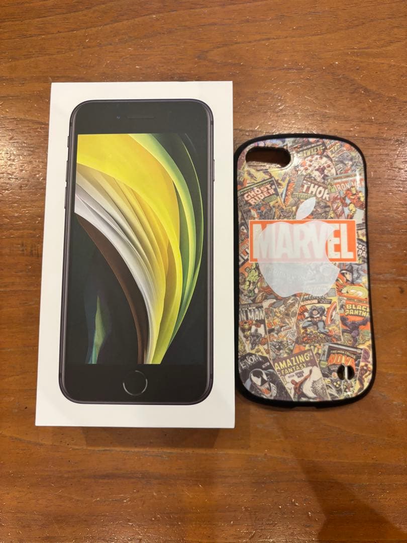 Apple iPhone SE (第2世代) MARVELケース付き