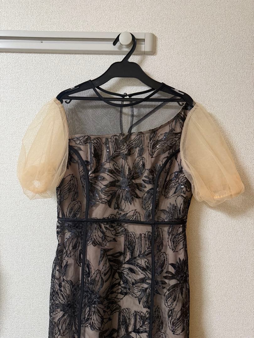 期間限定値下げ‼️新品LEJA アシメントリーシアーフラワードレスワンピース　M