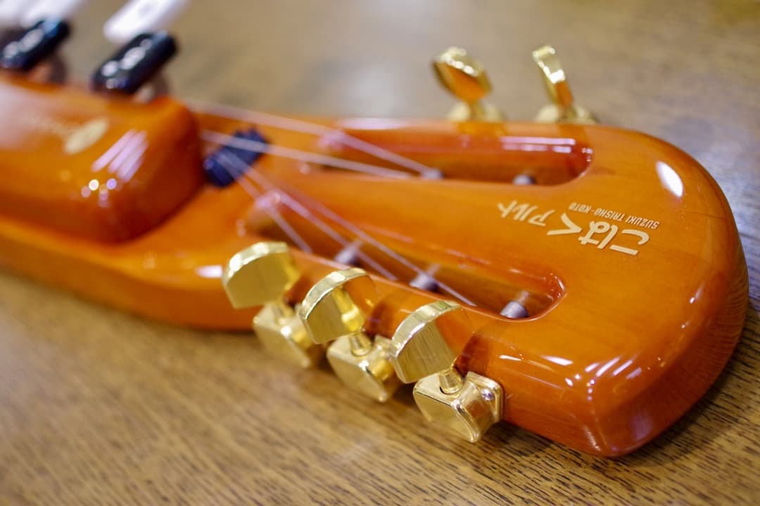 電気大正琴　SUZUKI「こはくアルト」（セミハードケース付）