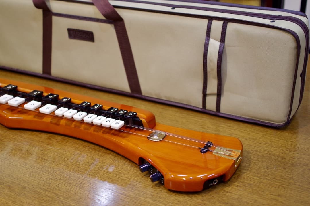 電気大正琴　SUZUKI「こはくアルト」（セミハードケース付）