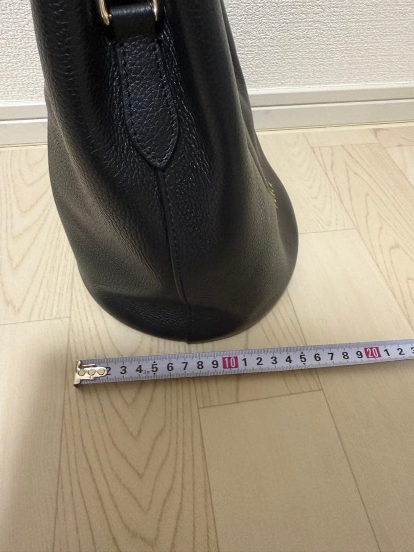 FURLA フルラ　ハンドバッグ　バック　ショルダー　黒　ゴールド　シンプル