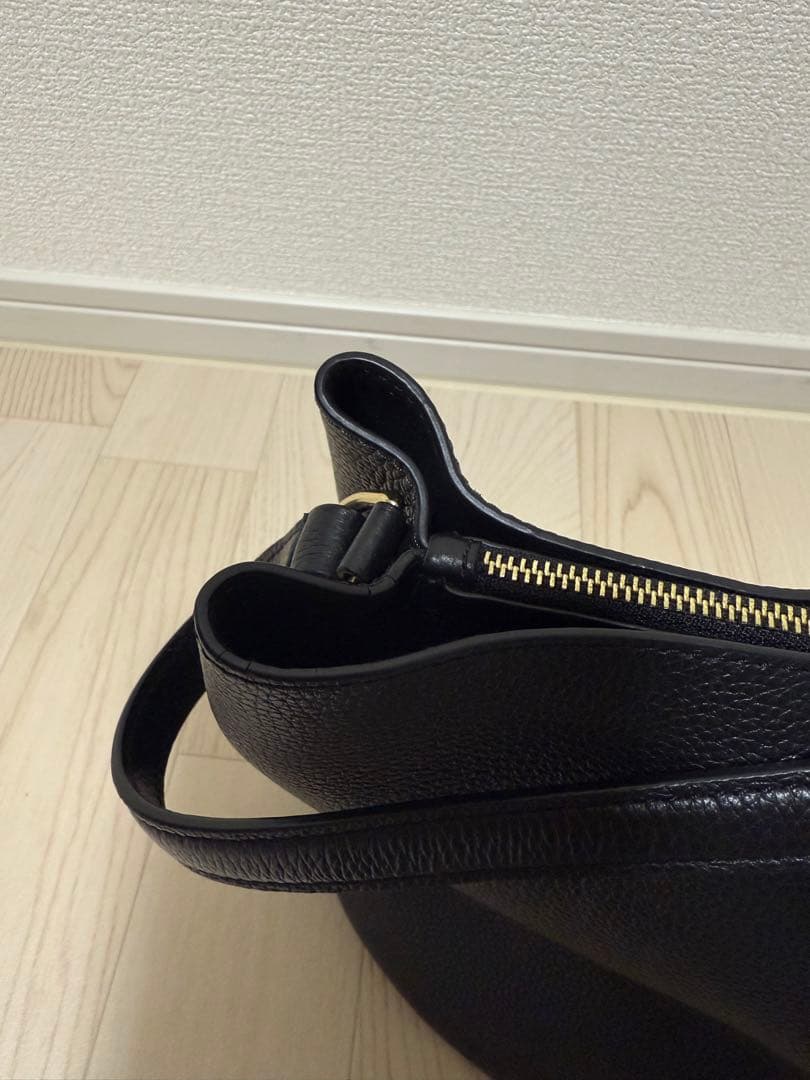 FURLA フルラ　ハンドバッグ　バック　ショルダー　黒　ゴールド　シンプル