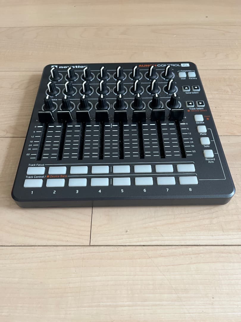 [美品] NOVATION LaunchControl XL