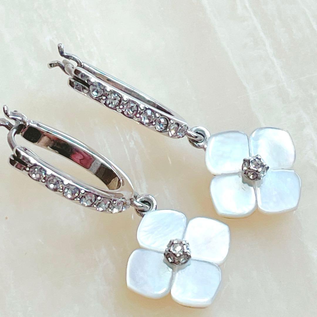 VENDOME ヴァンドーム ブティックシェル フラワーピアス【新品】