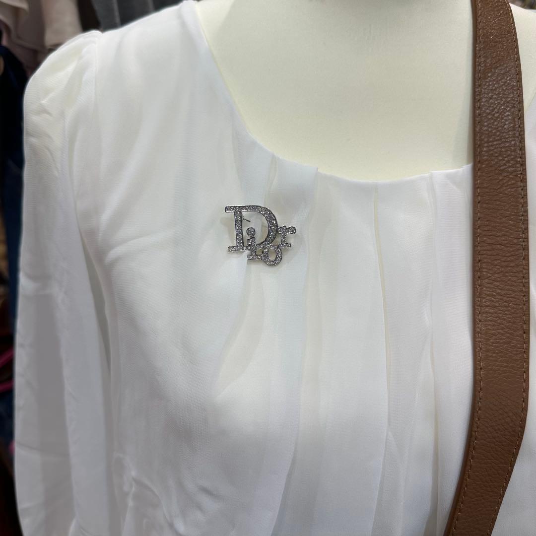DIOR ディオール ブローチ Diorロゴ ラインストーン シルバーカラー