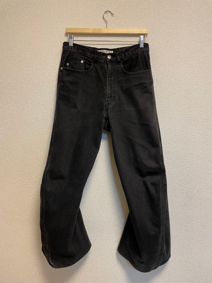 パンツ NVRFRGT 3D Twisted Wide Leg Jeans