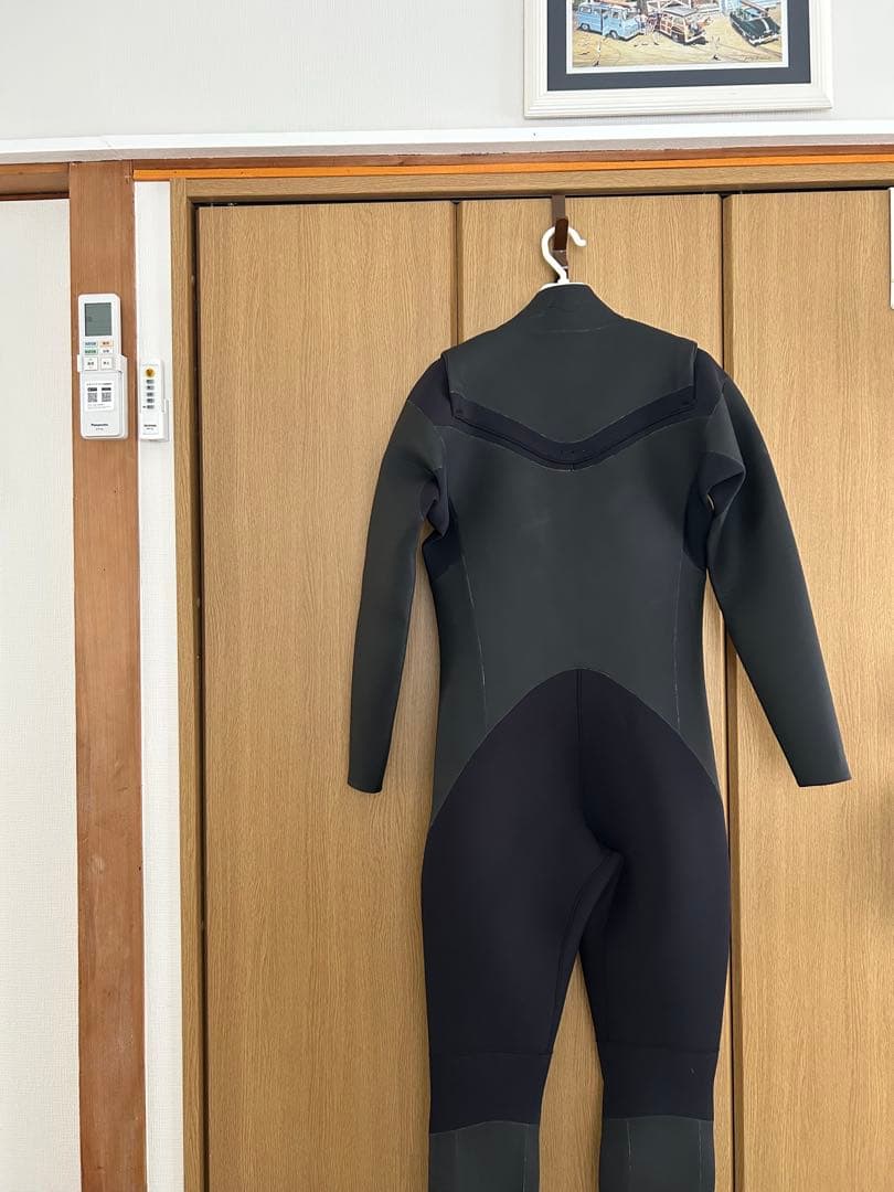 新品未使用セミドライスーツ５mm x ３mm サイズLWハイスペックで暖か〜い！