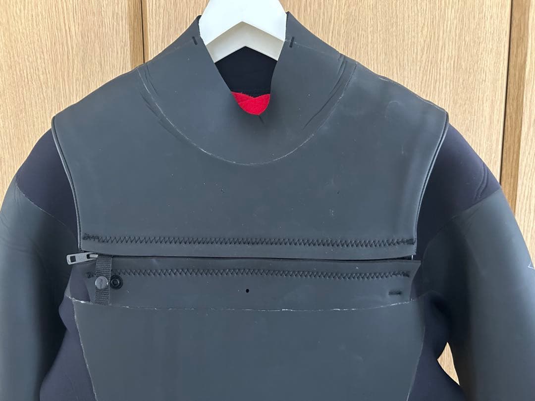 新品未使用セミドライスーツ５mm x ３mm サイズLWハイスペックで暖か〜い！