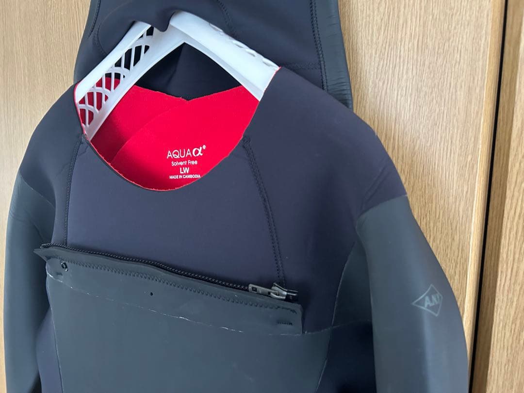 新品未使用セミドライスーツ５mm x ３mm サイズLWハイスペックで暖か〜い！