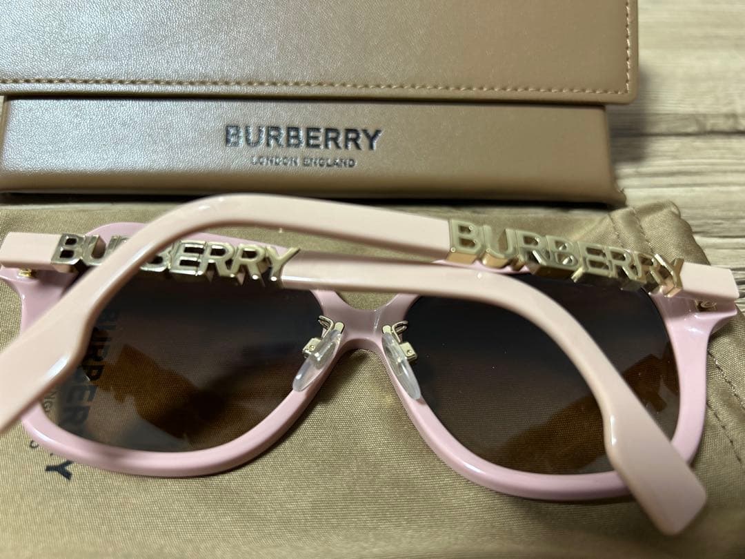 【Mr】BURBERRY ピンクフレーム サングラス