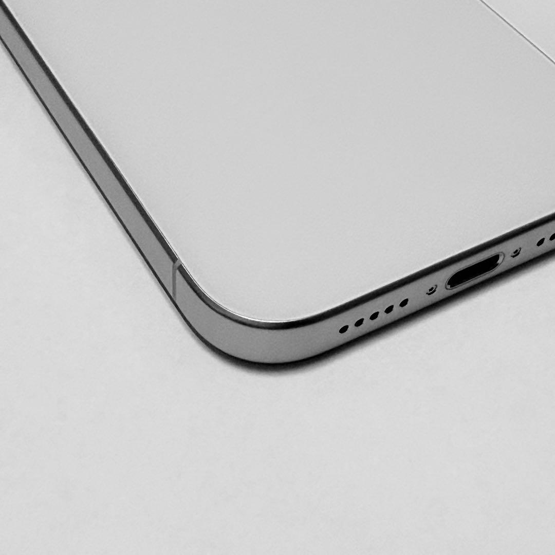 u*a様 Apple iPhone 15 Pro SIMフリー ホワイトチタニウ