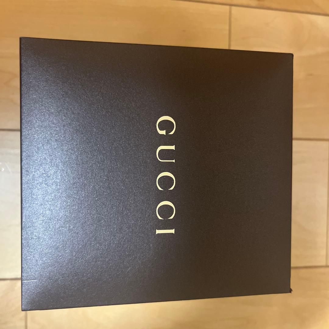 GUCCI ラウンドフェイス時計 ゴールドシルバー