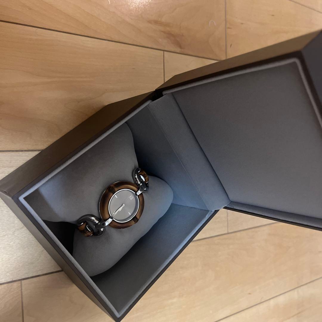 GUCCI ラウンドフェイス時計 ゴールドシルバー