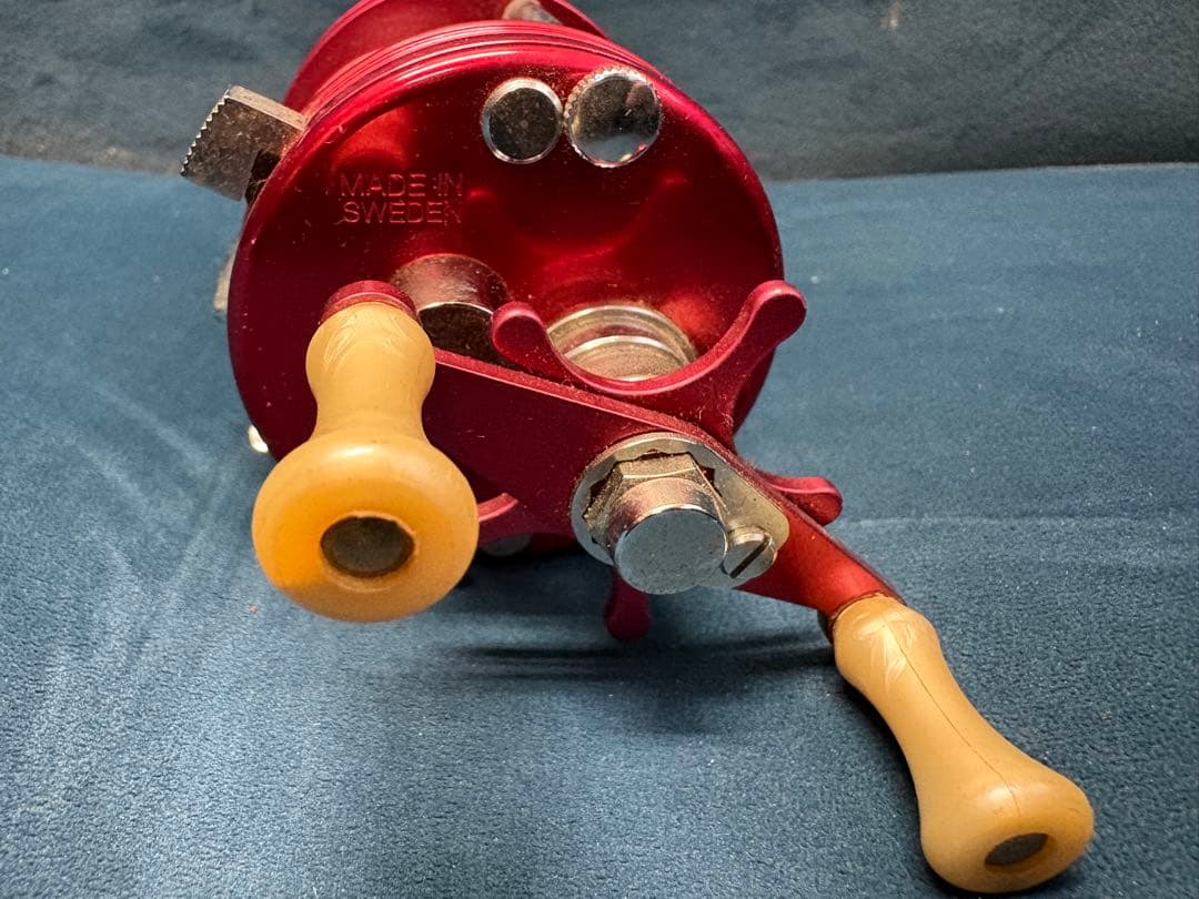 ボ*ク様 希少　アブガルシア　アンバサダー　2500C レッド