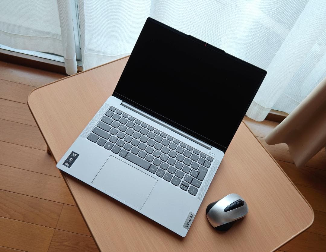 Lenovoスリムな ノートパソコン 2024年製