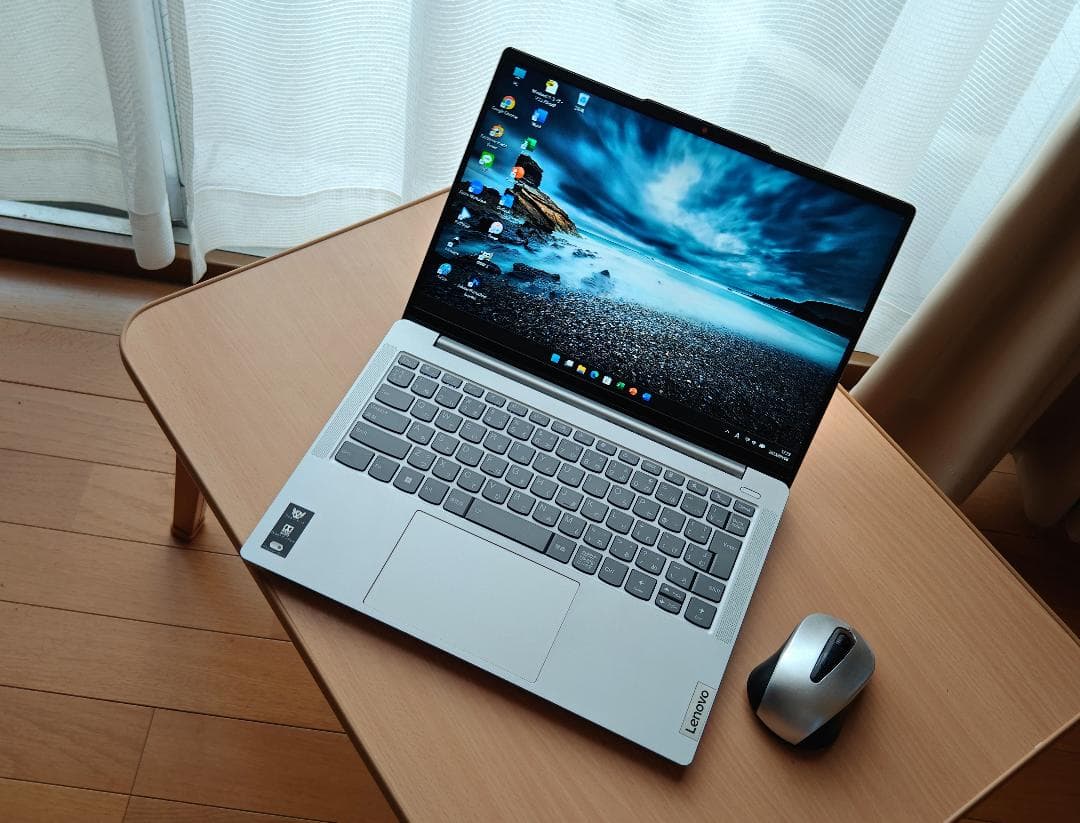 Lenovoスリムな ノートパソコン 2024年製