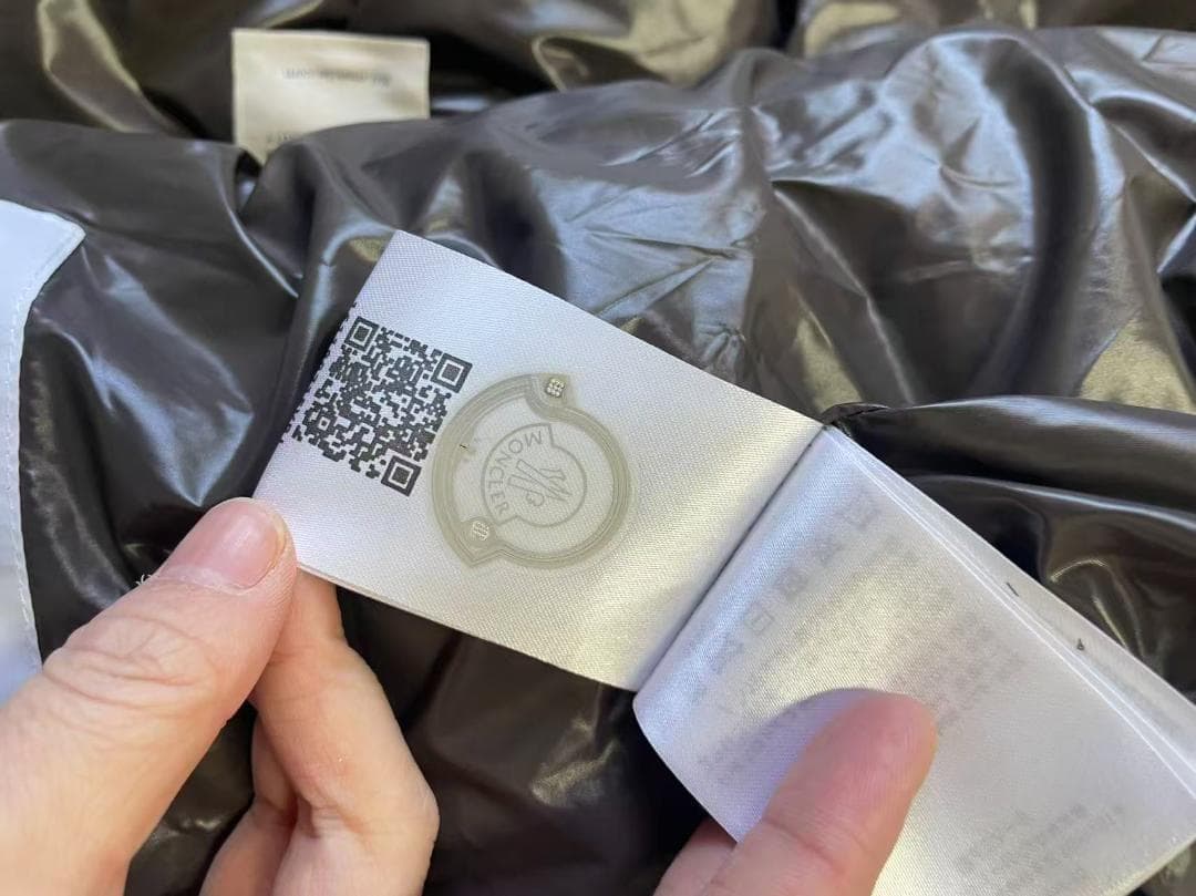 MONCLER 《人気》フード付きダウンジャケット サイズ3 ブラック