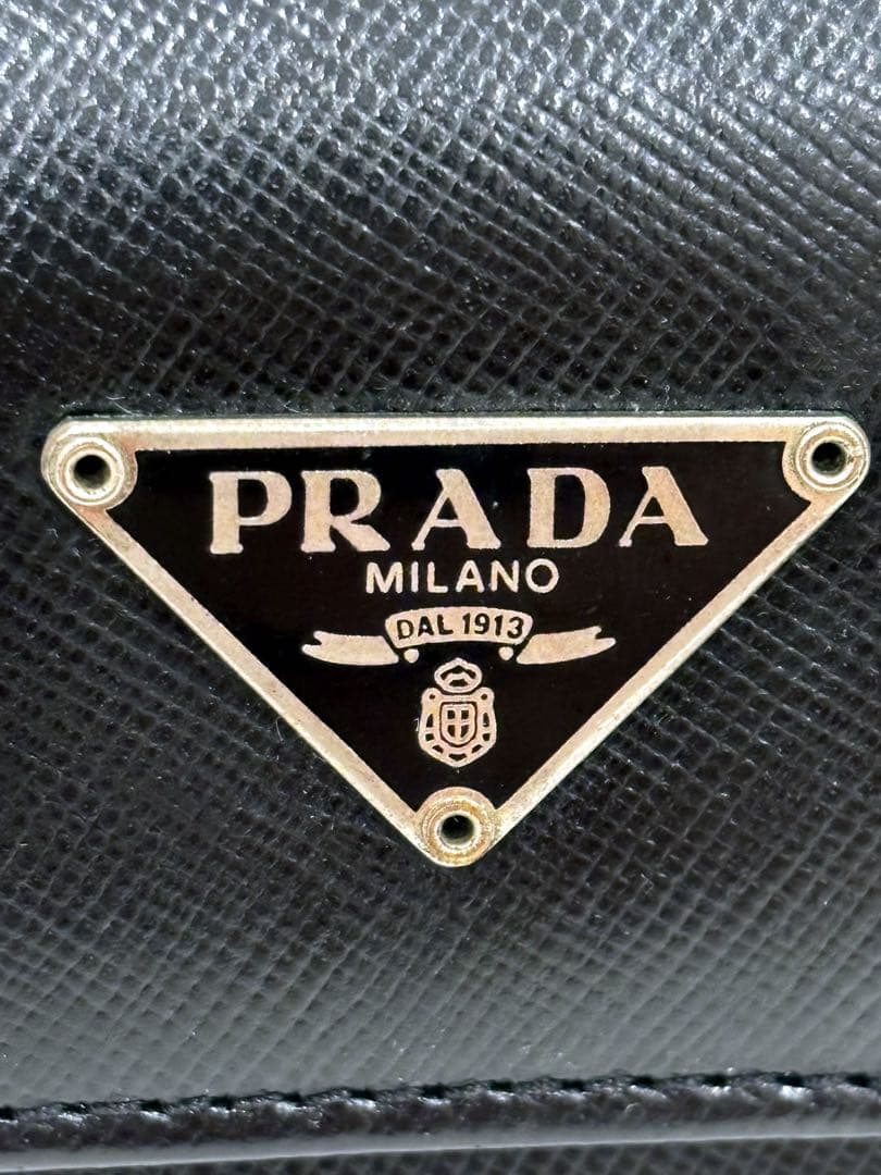 ✨PRADA✨ ブラック レザーキーケース