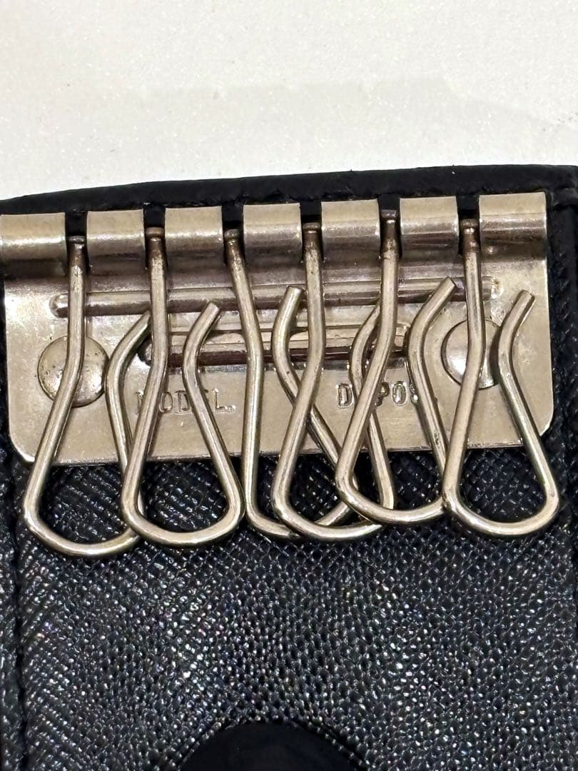 ✨PRADA✨ ブラック レザーキーケース