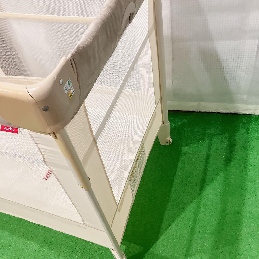 美品 Aprica ココネルエアープラス ベビーベッド ホワイト 洗えるマット