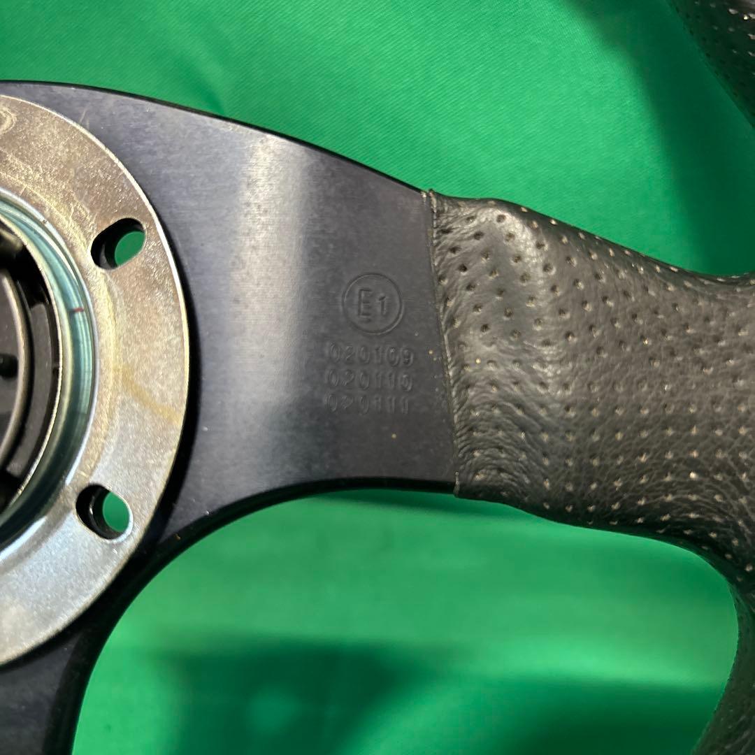 MOMO ステアリング 30パイ 希少サイズ