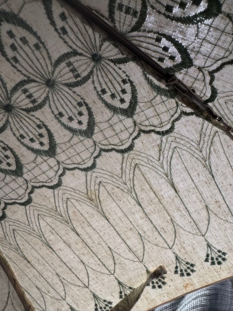 上品なビンテージ麻の折り畳み日傘　刺繍が涼しげ　カバー付　雅姫お好きな方にも